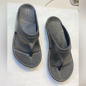 TELIC Energy Flip Flop, Size L Men Size 10 NWOT New Never worn,comfy Sandals